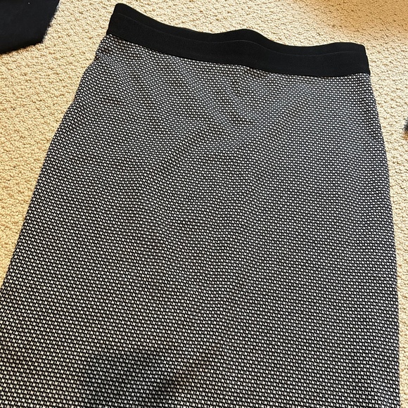 BCBG MazAzria Black and White knit pencil skirt - Picture 1 of 7